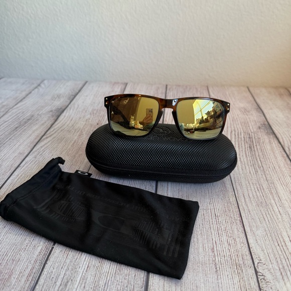 OAKLEY Holbrook Polarized Sunglasses With Sleeve And Case